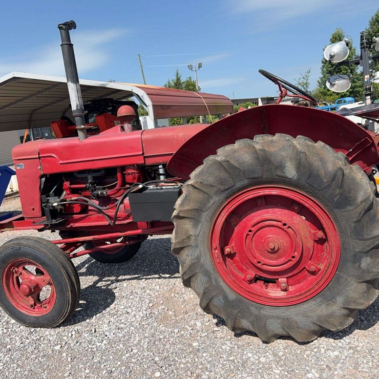 INTERNATIONAL TRACTOR