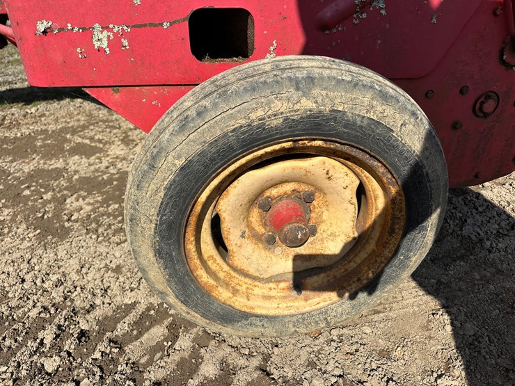 #4074-•-massey-ferguson-hay-baler-image-15