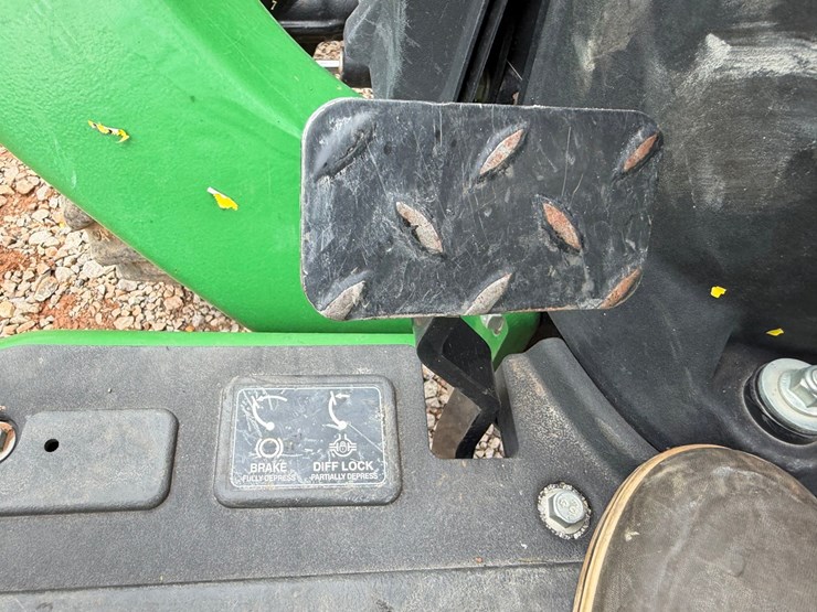 john-deere-3032e-image-58