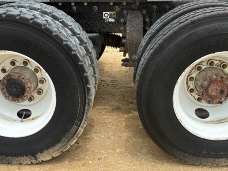 2016-peterbilt-367-image-13