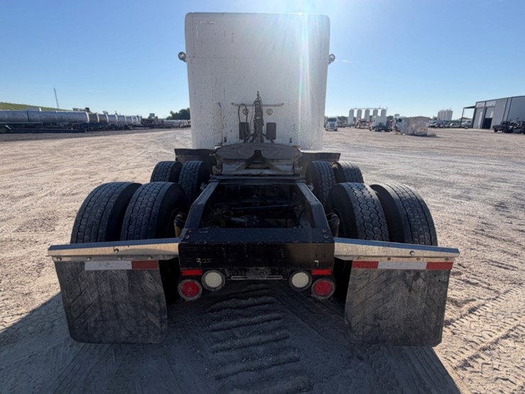 2017-peterbilt-579-image-6