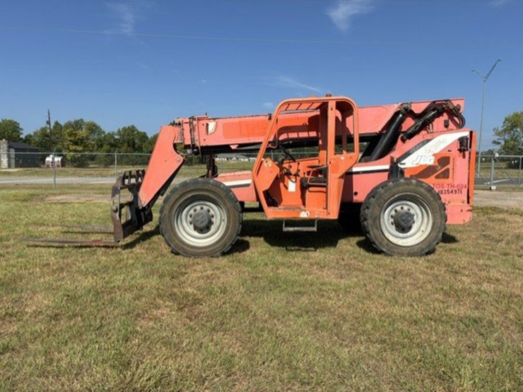 2015-jlg-8042-image-5