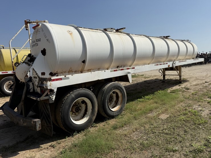 2011-jack-county-130bbl-vac-trailer-image-4