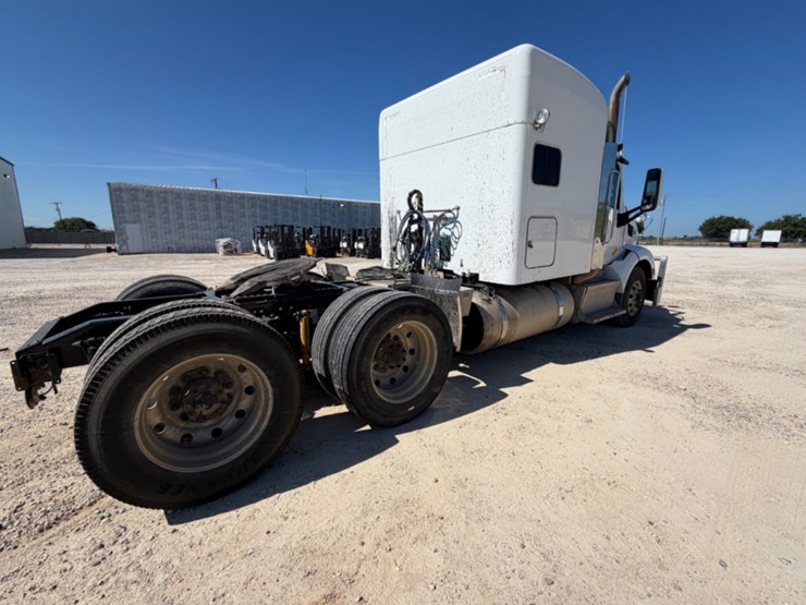 2017-peterbilt-579-image-5