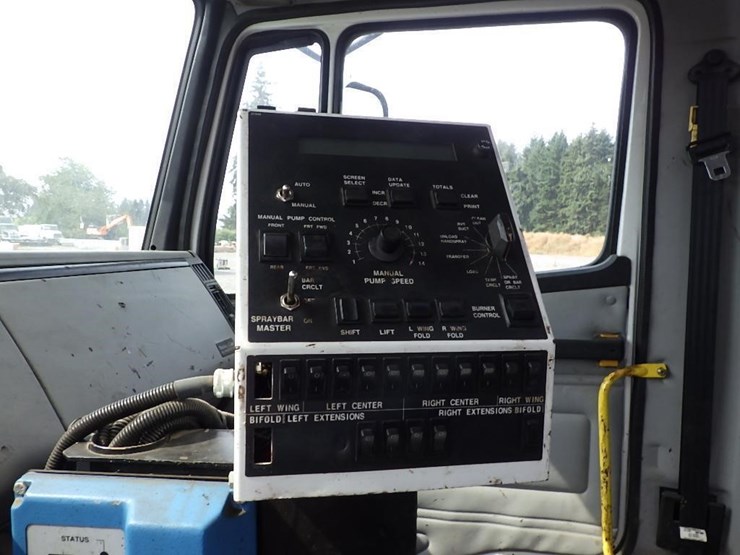 1999-freightliner-fl70-image-42
