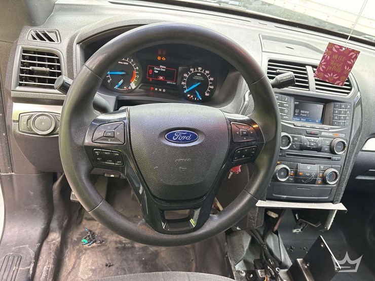 2018-ford-explorer-image-13