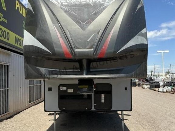 2017-forest-river-vengance-fifth-wheel-toyhauler-image-3