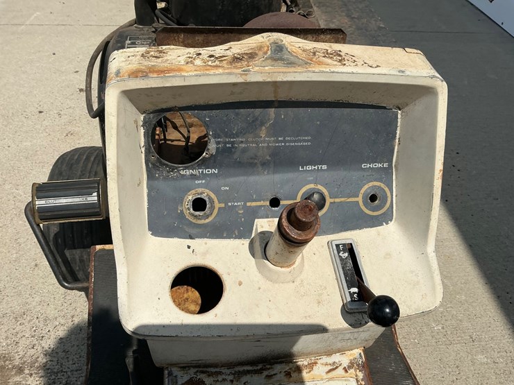 #5552-•-sears-917.25750-vintage-garden-tractor-image-8