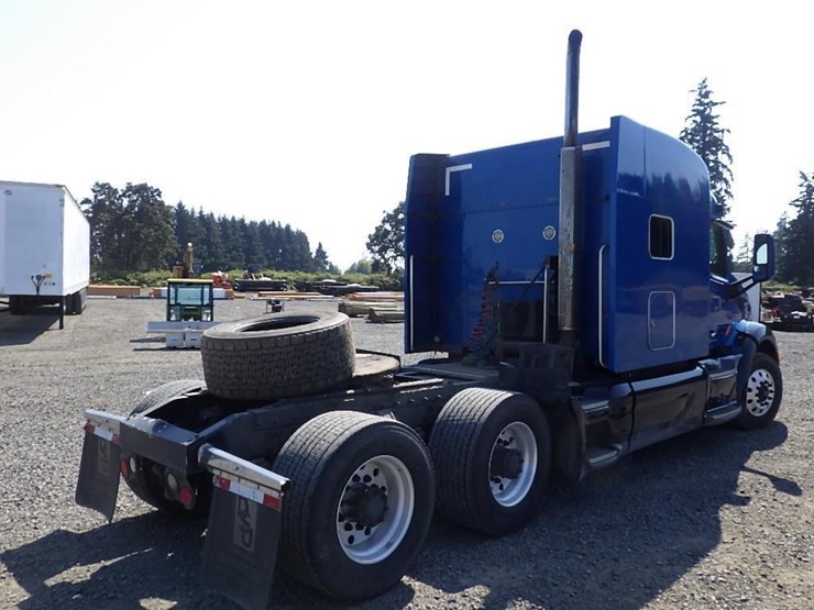 2015-peterbilt-325-image-5
