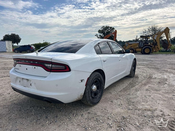 2017-dodge-charger-sedan-image-3