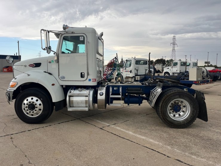 2012-peterbilt-337-image-8