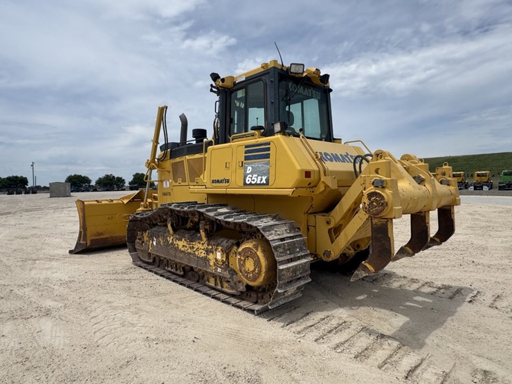 komatsu-d65ex-18-image-7