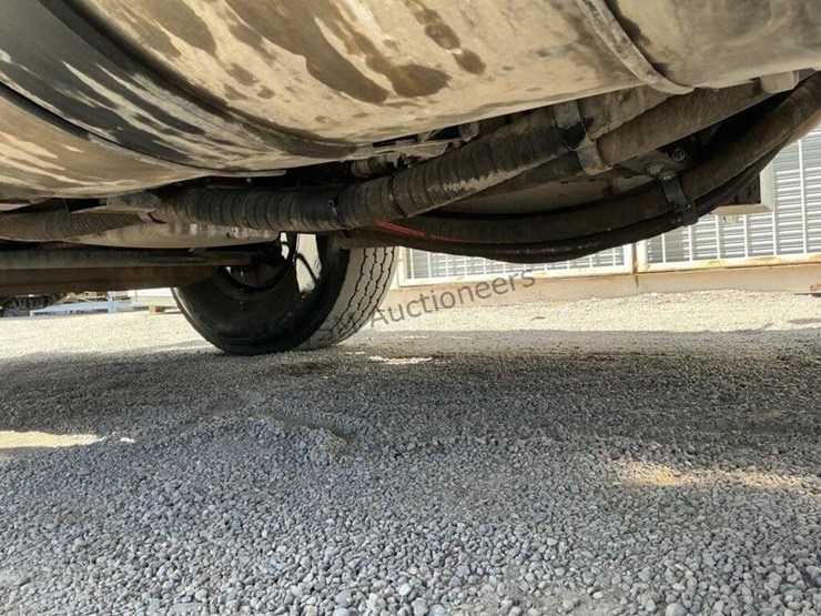 2019-freightliner-114sd-image-32
