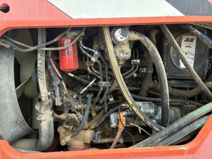 2015-jlg-8042-image-12