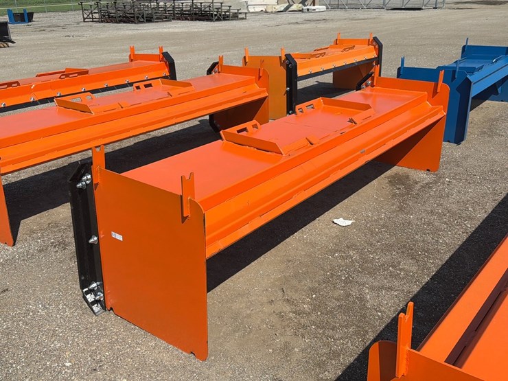 kit-containers-10'-skid-steer-pusher-with-replaceable-shoes-and-blade-image-4