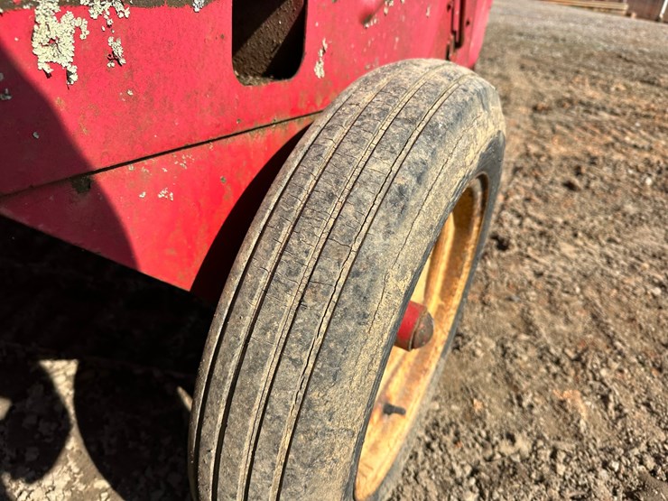 #4074-•-massey-ferguson-hay-baler-image-16