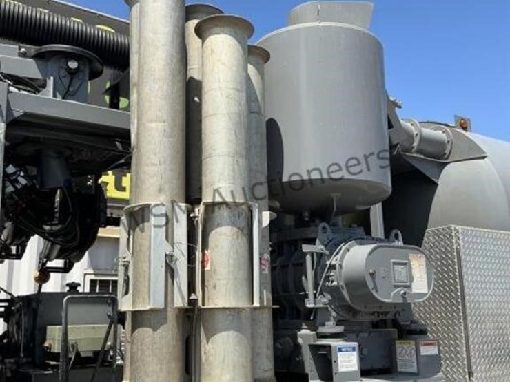 2019-freightliner-114sd-image-11