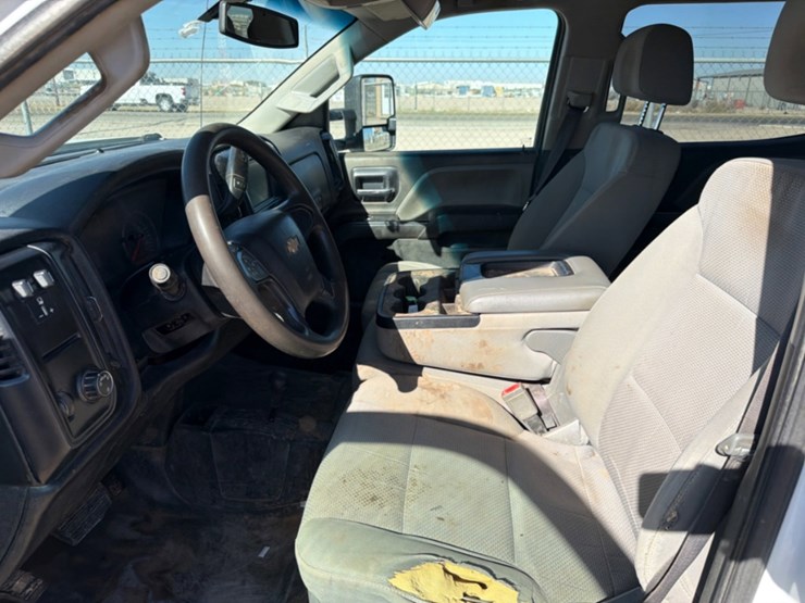 2018-chevrolet-silverado-2500hd-image-10