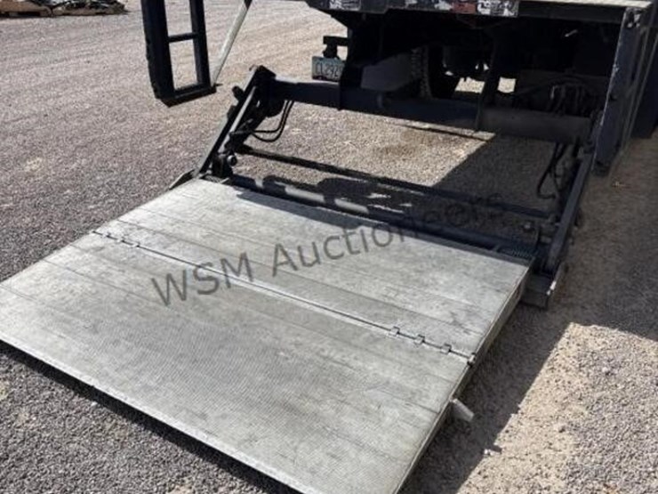 2012-international-4300lp-box-truck-image-14