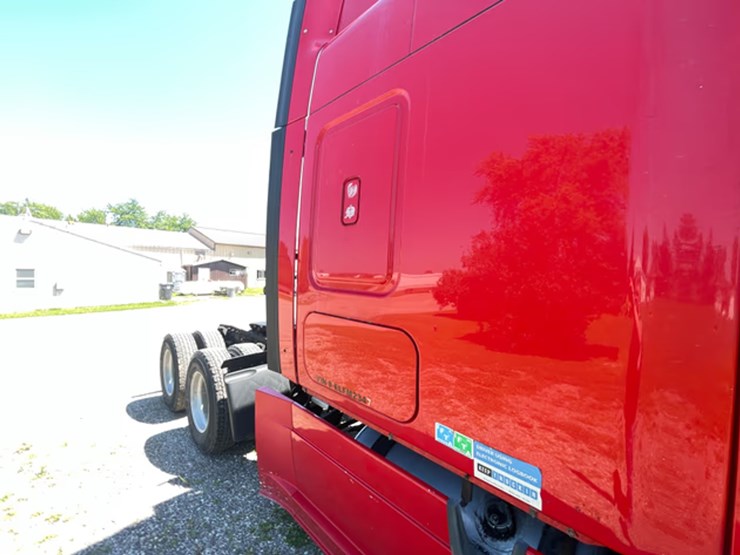 #118-•-2014-freightliner-semi-tractor-(has-wi-title)-(denmark,-wi)-image-43
