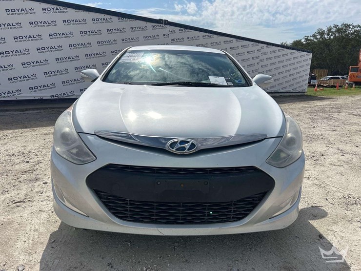 2015-hyundai-sonata-hybrid-sedan-image-25