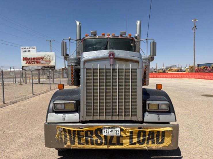 2002-kenworth-w900b-image-2