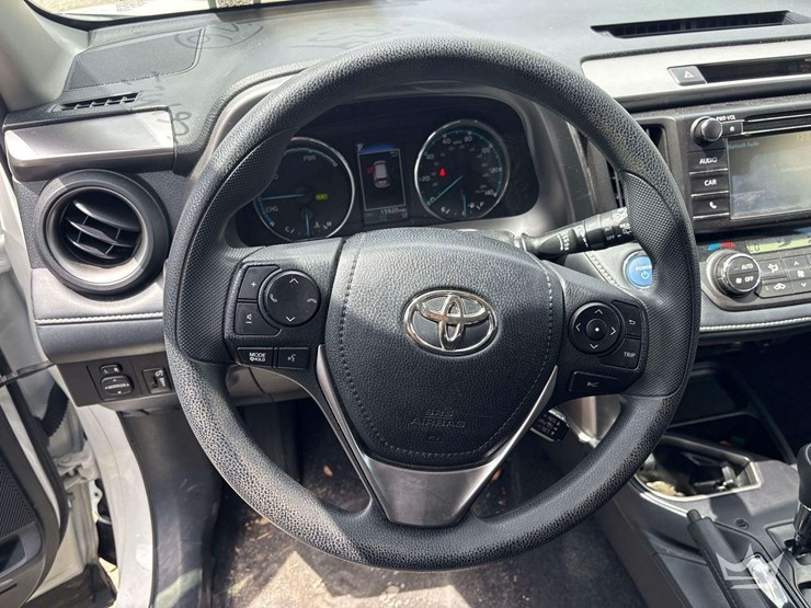 2018-toyota-rav4-image-13