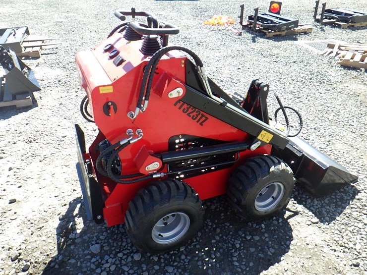 2026-future-323tz-skid-steer-loader-image-3