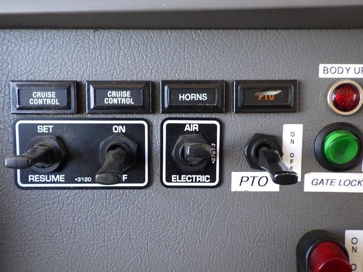 2006-kenworth-t300-image-34