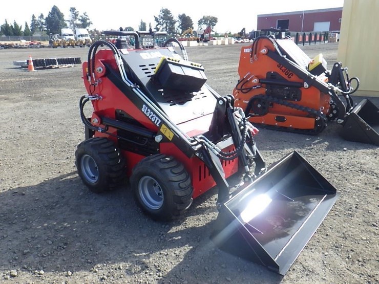 2026-sdlool-323tz-skid-steer-loader-image-4