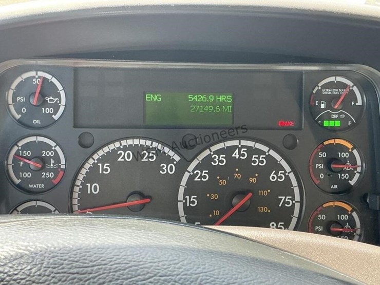 2019-freightliner-114sd-image-26
