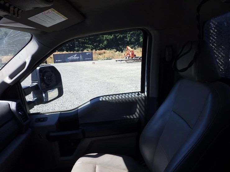 2020-ford-f550-image-31