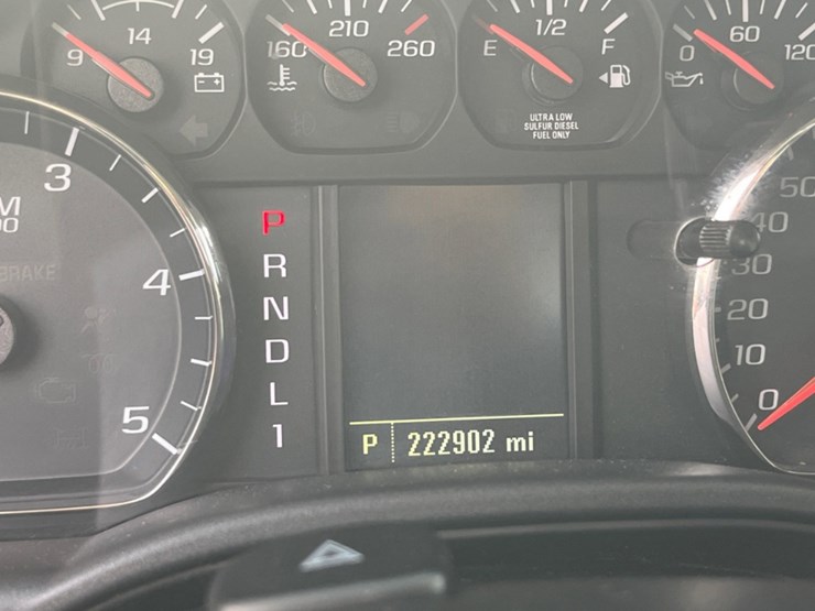 2018-chevrolet-silverado-2500hd-image-12