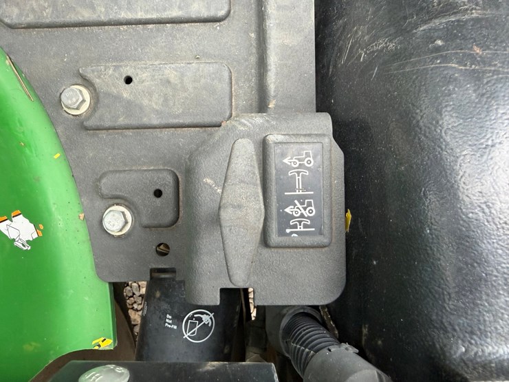 john-deere-3032e-image-50