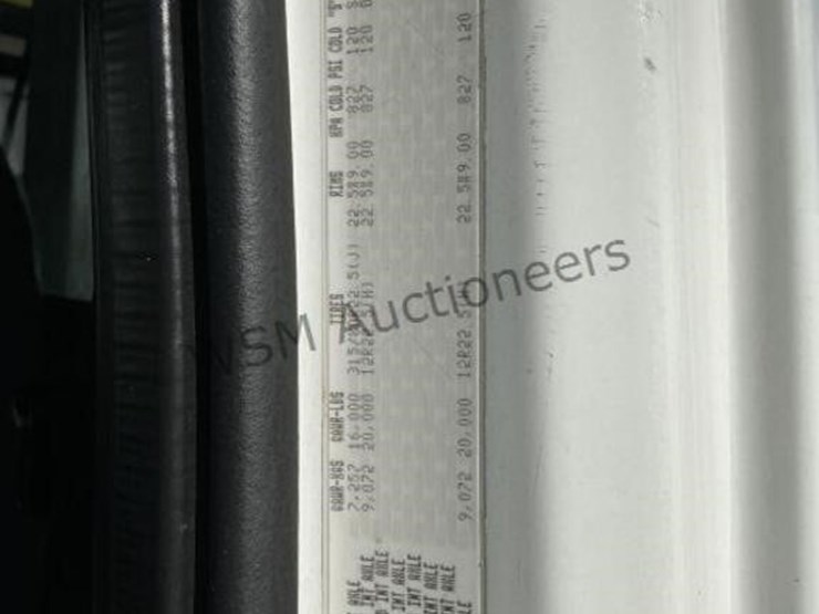 2012-freightliner-m2-106-image-25