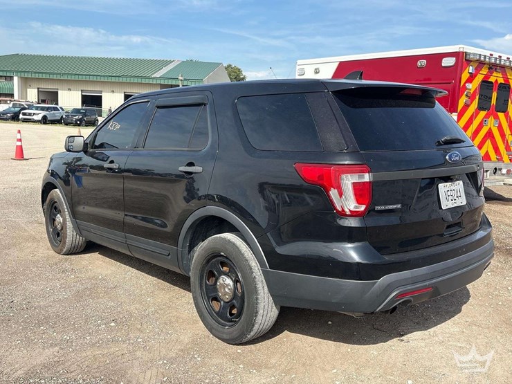 2017-ford-explorer-image-4