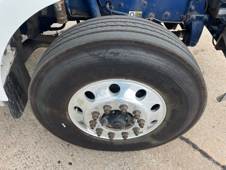 2012-peterbilt-337-image-11