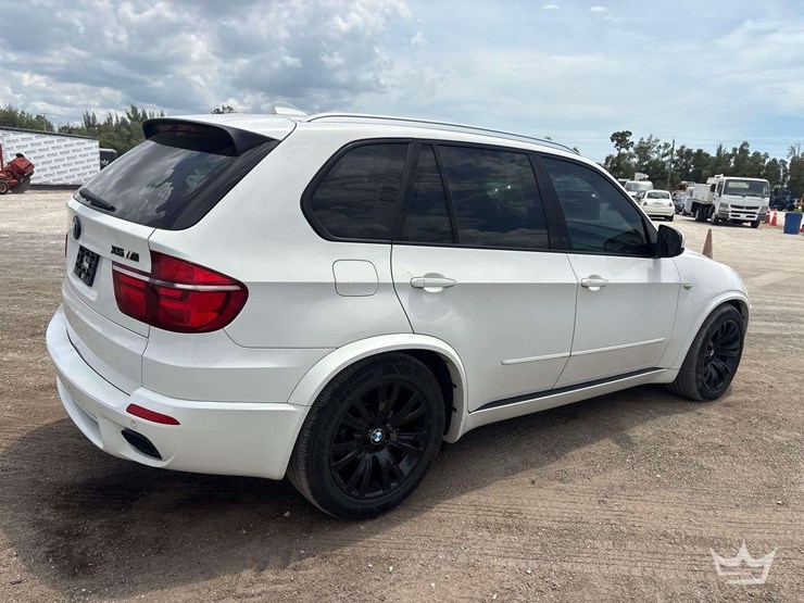 2013-bmw-x5-image-3