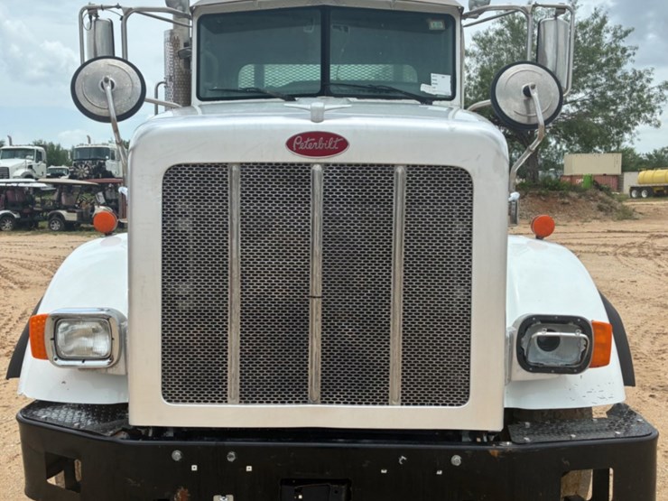 2016-peterbilt-367-image-2