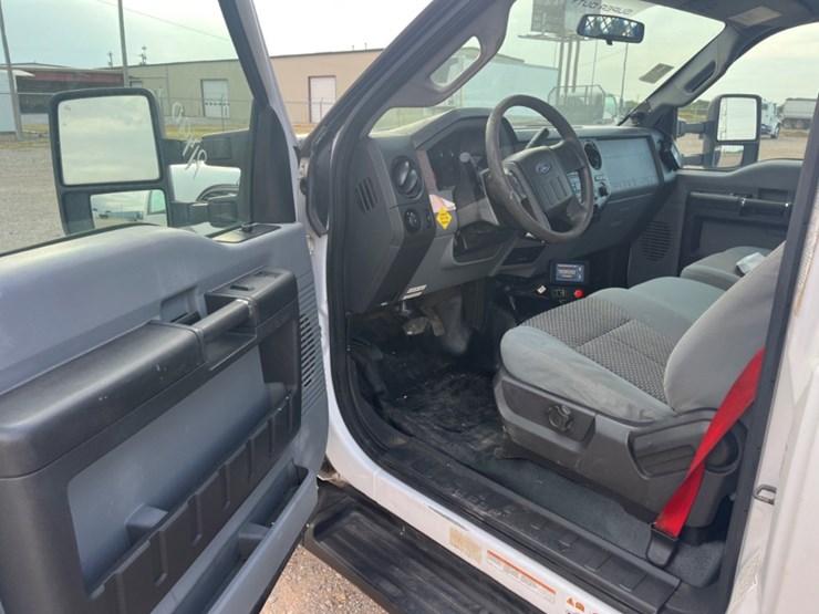 2014-ford-f550-image-19