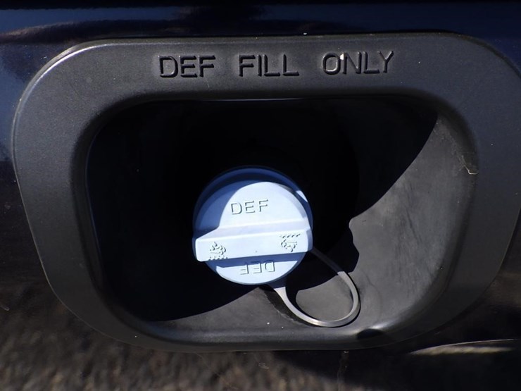 2015-peterbilt-325-image-11