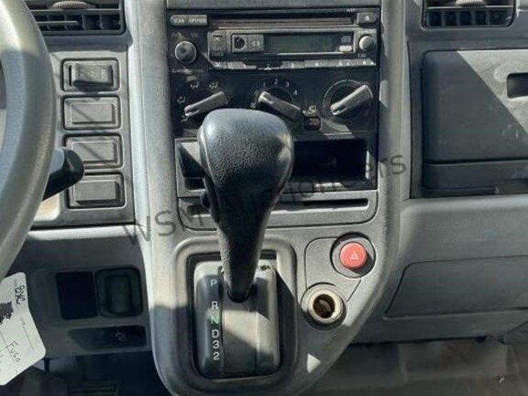 2006-mitsubishi-fuso-fe180-image-21