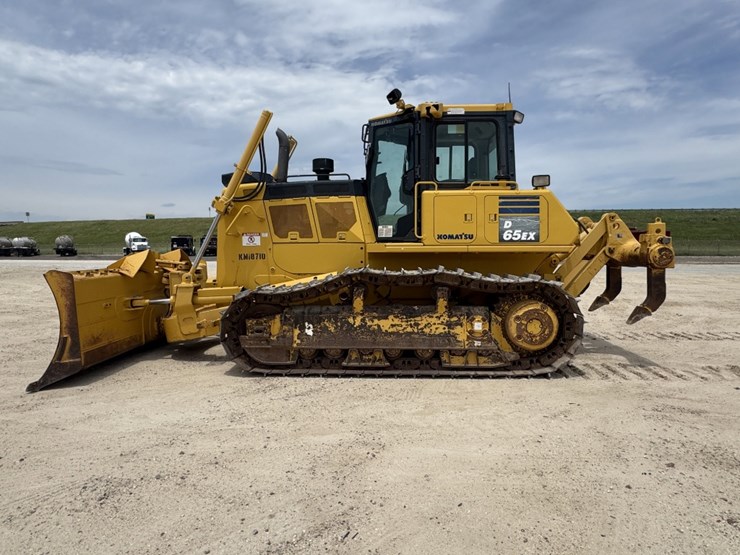 komatsu-d65ex-18-image-8