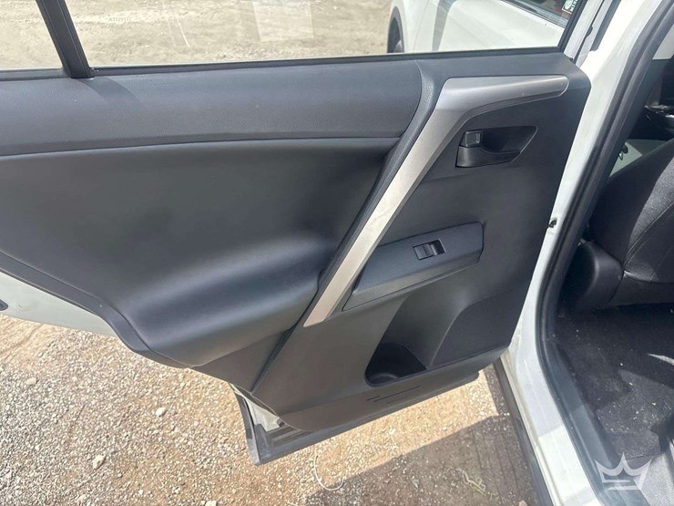 2018-toyota-rav4-image-17