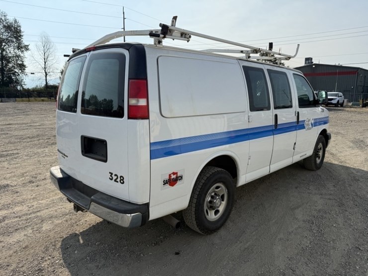 2014-chevrolet-express-2500-image-4
