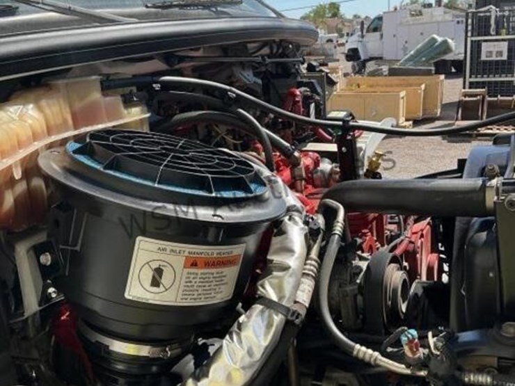 2019-freightliner-m2-106-image-15