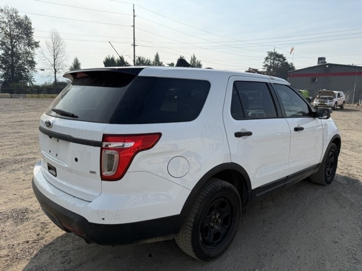 2015-ford-explorer-image-4