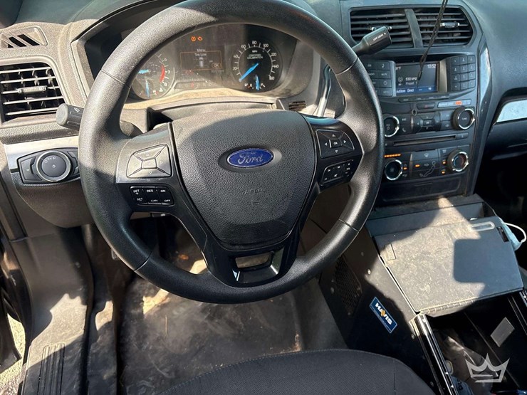 2017-ford-explorer-image-18