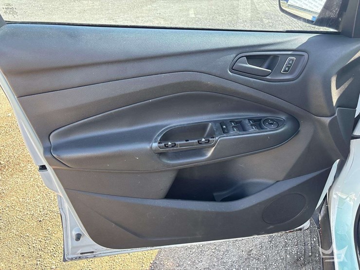 2015-ford-escape-image-12