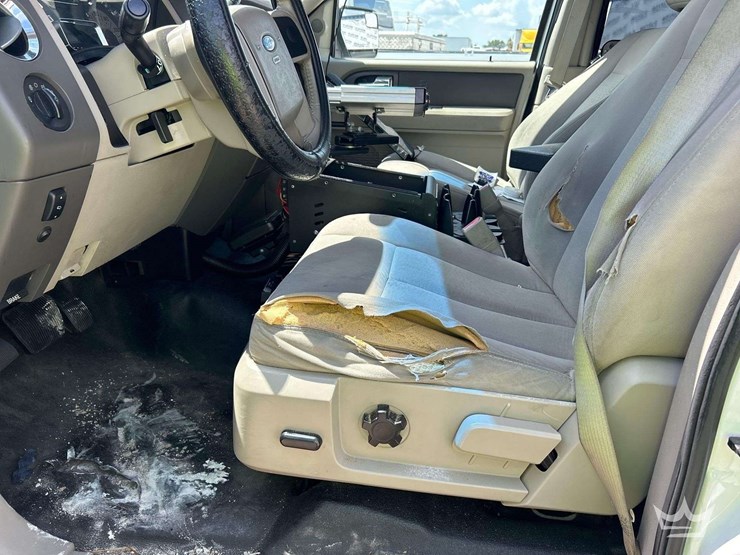 2012-ford-expedition-image-12